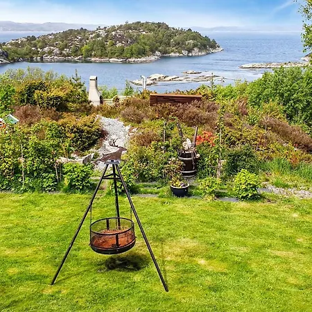 2 Bedroom Gorgeous In Holiday home Sveio