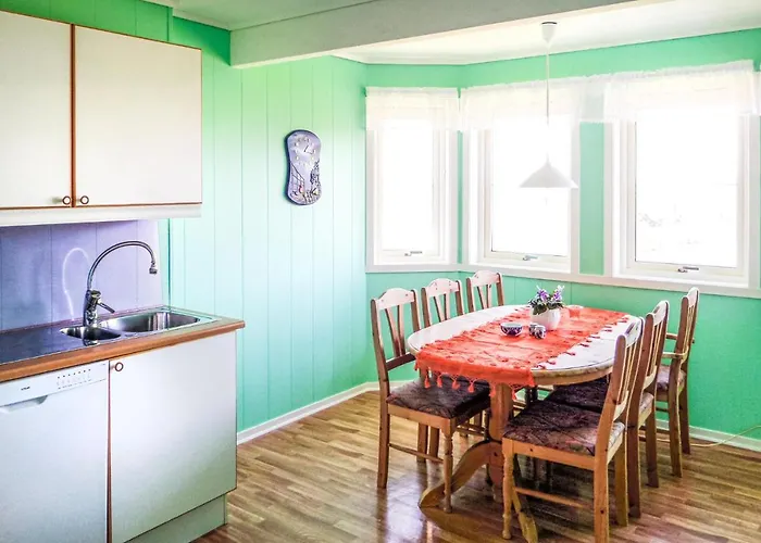 2 Bedroom Gorgeous In Hébergement de vacances Sveio