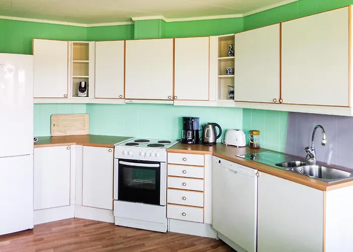 2 Bedroom Gorgeous In Hébergement de vacances Sveio